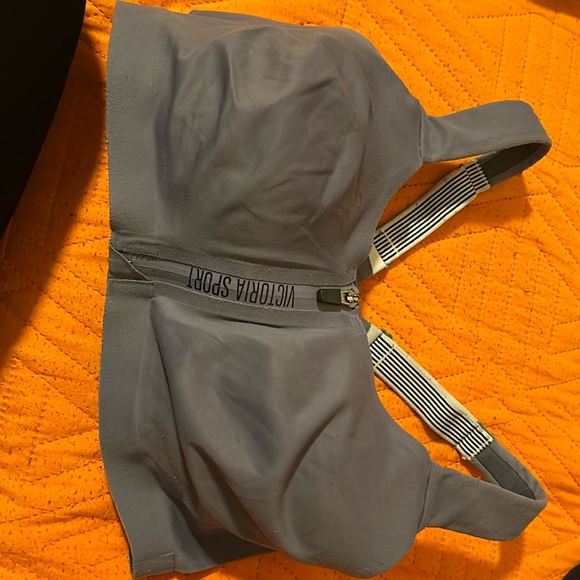 Vs bra - Picture 1 of 3